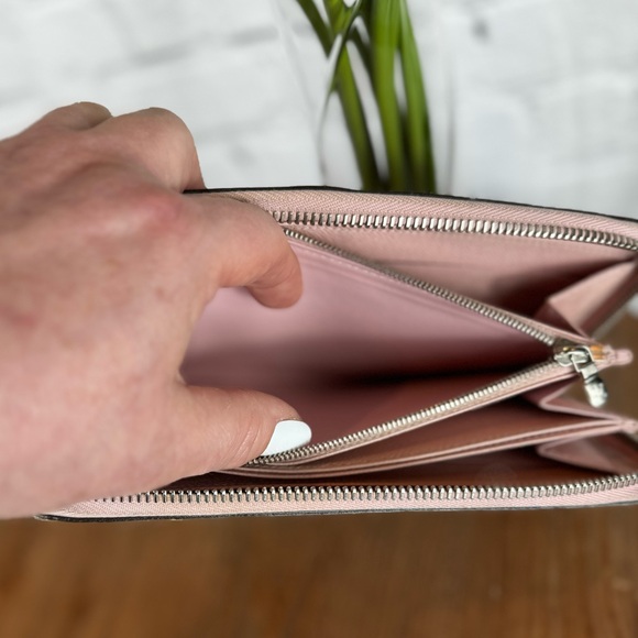 EPI Leather Zippy Wallet by Louis Vuitton - Picture 3 of 13
